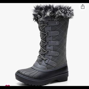 Snow boots With side zipper size 8
